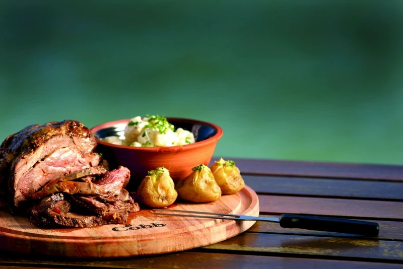 Cobb Pro houtskoolbarbecue - Zwart Cobb Pro Houtskoolbarbecue - Zwart -Uitrusting Voor Buiten 1267 1900 250y8439