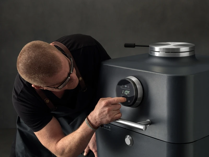 Everdure 4K houtskool barbecue met beschermhoes - antraciet/blauw Everdure 4K Houtskool Barbecue Met Beschermhoes - Antraciet/blauw -Uitrusting Voor Buiten 9312646030145 4 copy